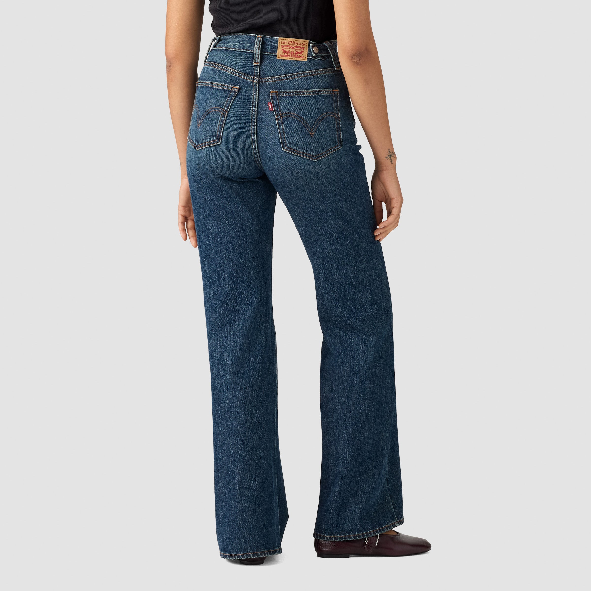 Pantalones Jeans Levis Cinch Flare para Damas – vista 2