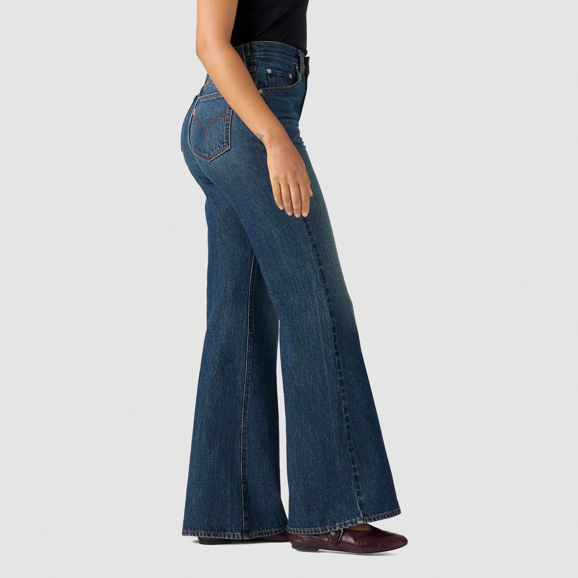 Pantalones Jeans Levis Cinch Flare para Damas – vista 3