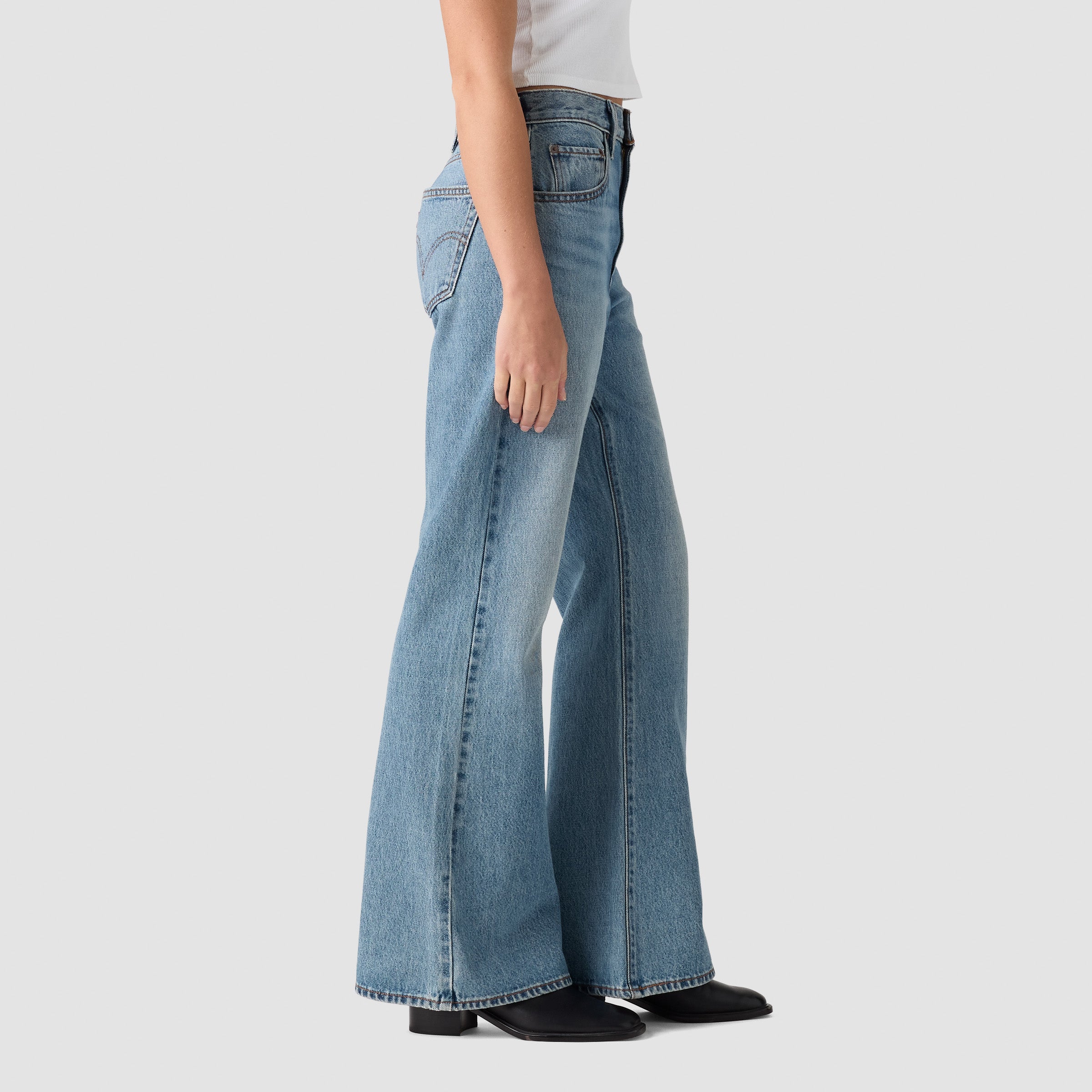 Pantalones Jeans Levis Cinch Flare para Damas – vista 2