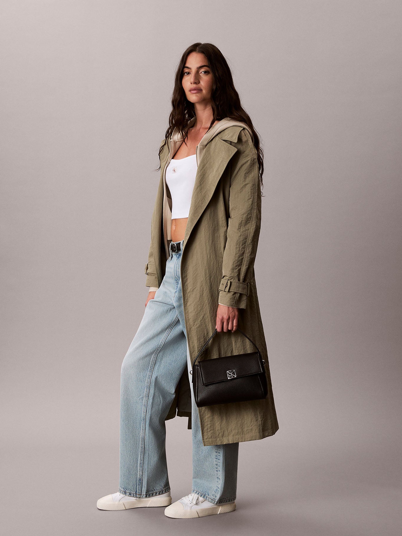 Bolsa Calvin Klein Emblem Pebble Shoulder Bag para Damas