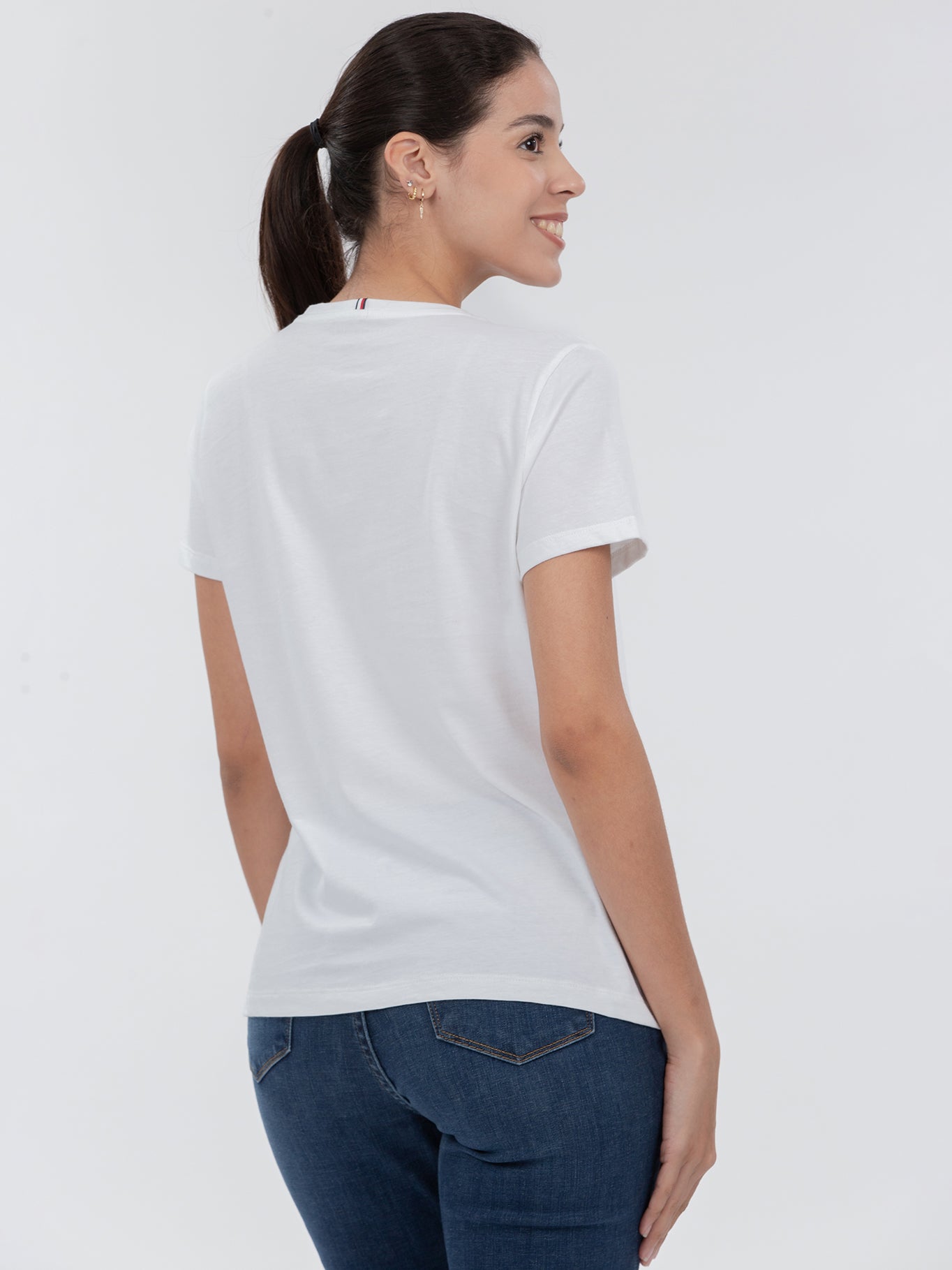 Camiseta Tommy Hilfiger Mangas Cortas Lisa Cuello V Para Damas by Tommy Hilfiger