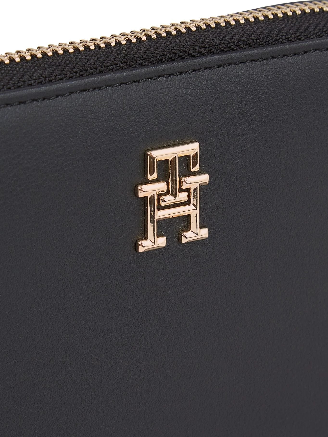 Monedero Tommy Hilfiger Para Damas by Tommy Hilfiger