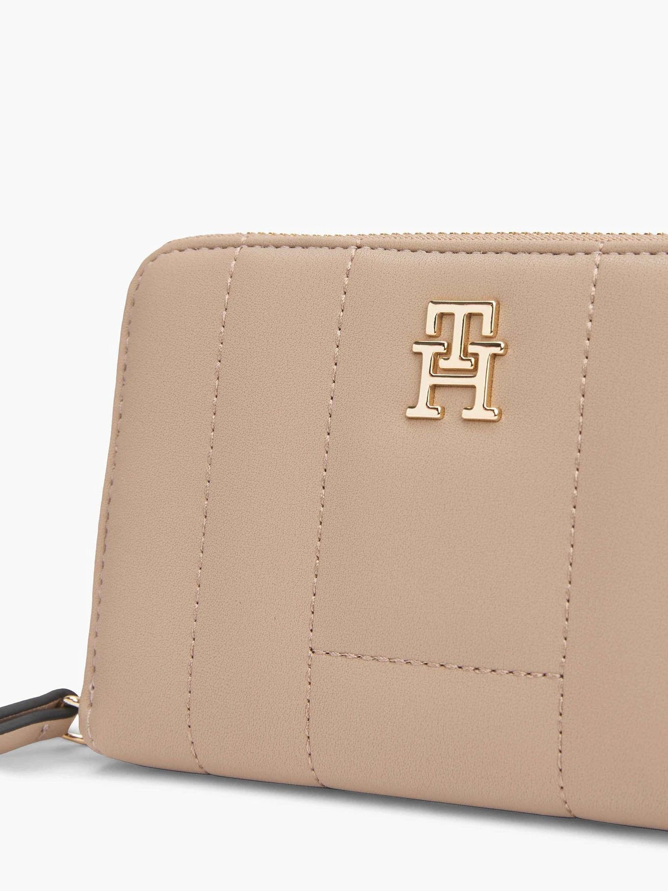 Monedero Tommy Hilfiger Para Damas by Tommy Hilfiger