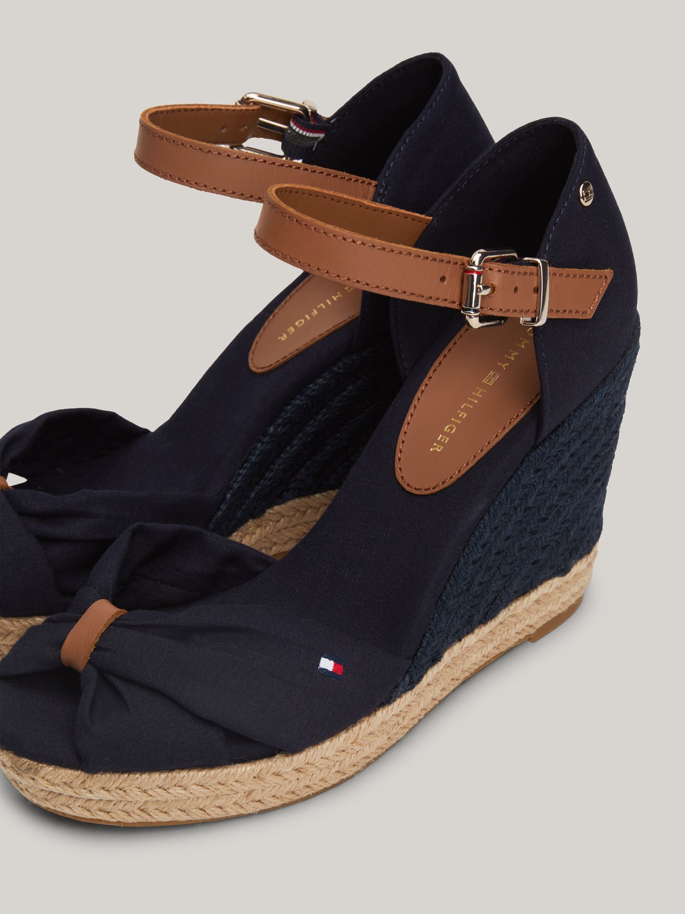 Sandalias Tommy Hilfiger P/ Damas by Tommy Hilfiger