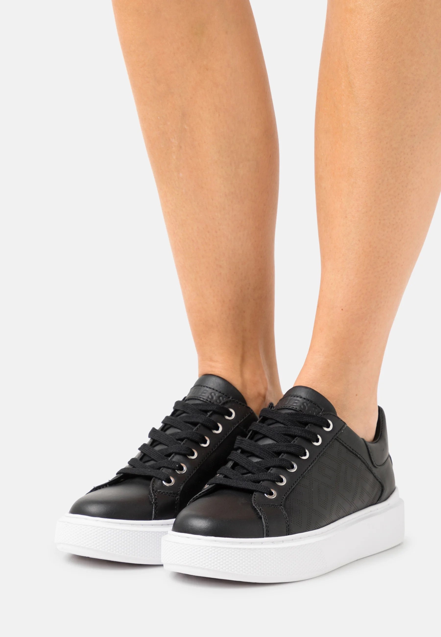 Tenis Guess P/ Damas IVEE by Guess