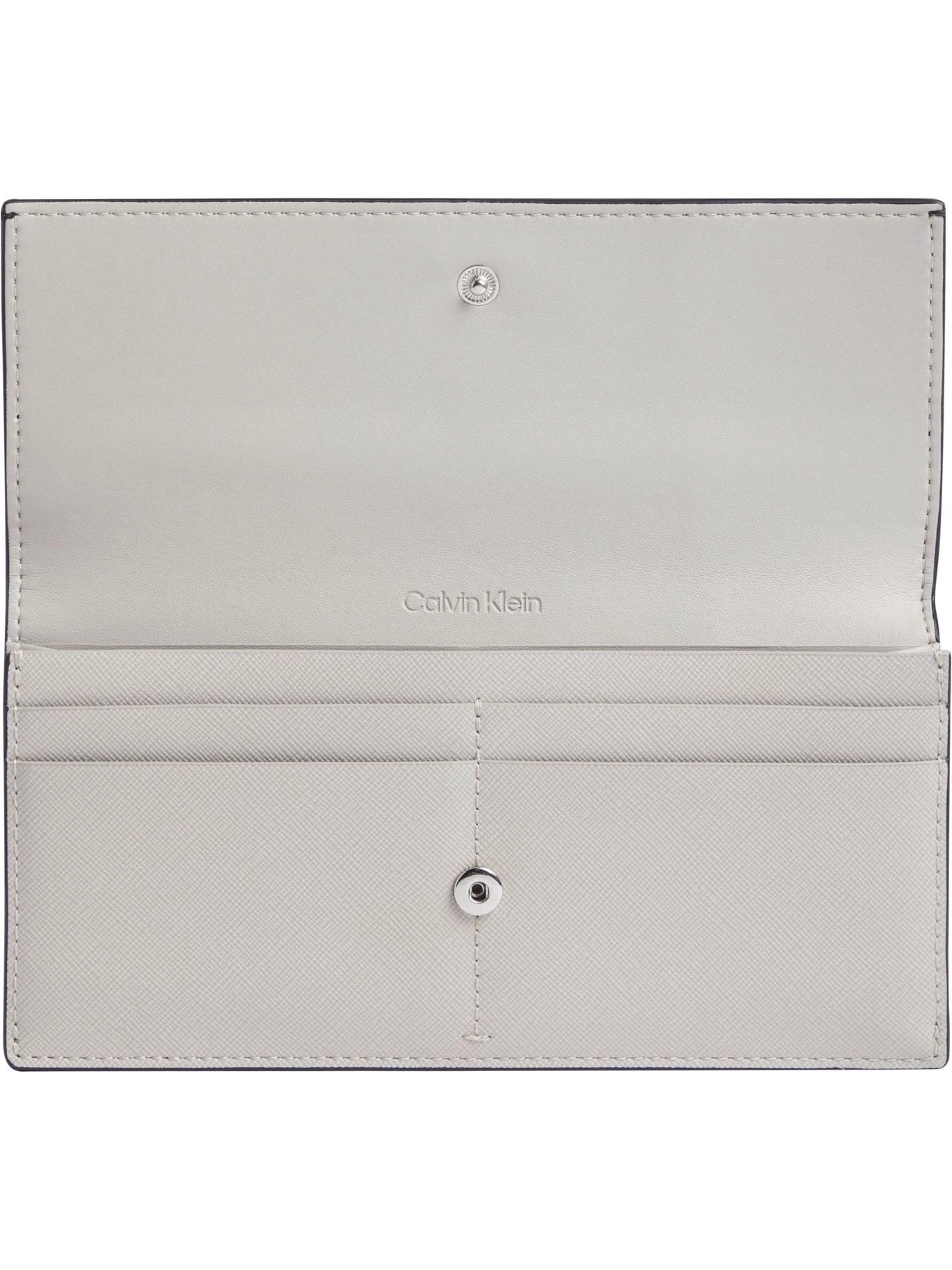 Monedero Calvin Klein Para Damas by Calvin Klein