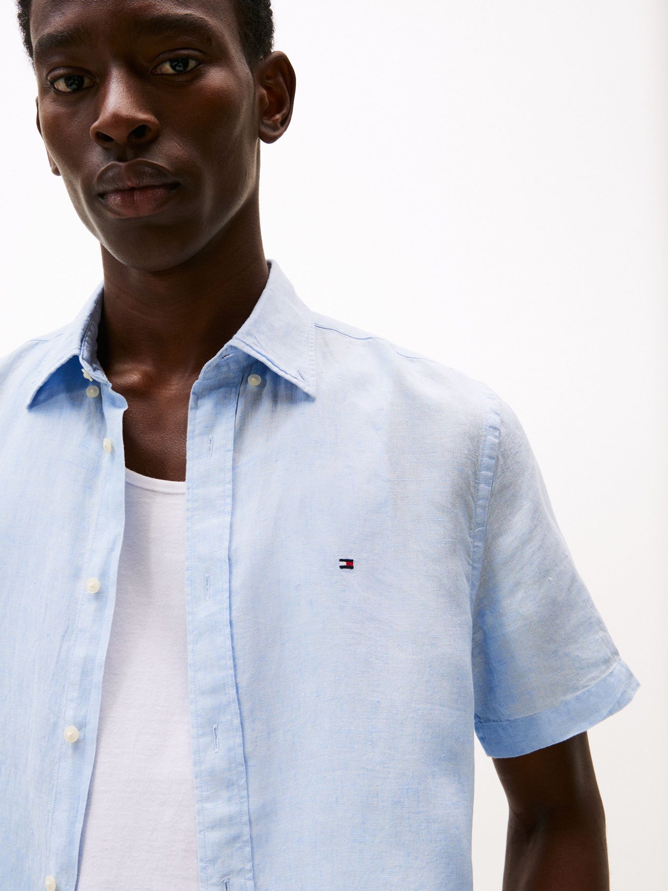 Camisa Tommy Hilfiger Mangas Cortas Lisa Para Caballeros by Tommy Hilfiger