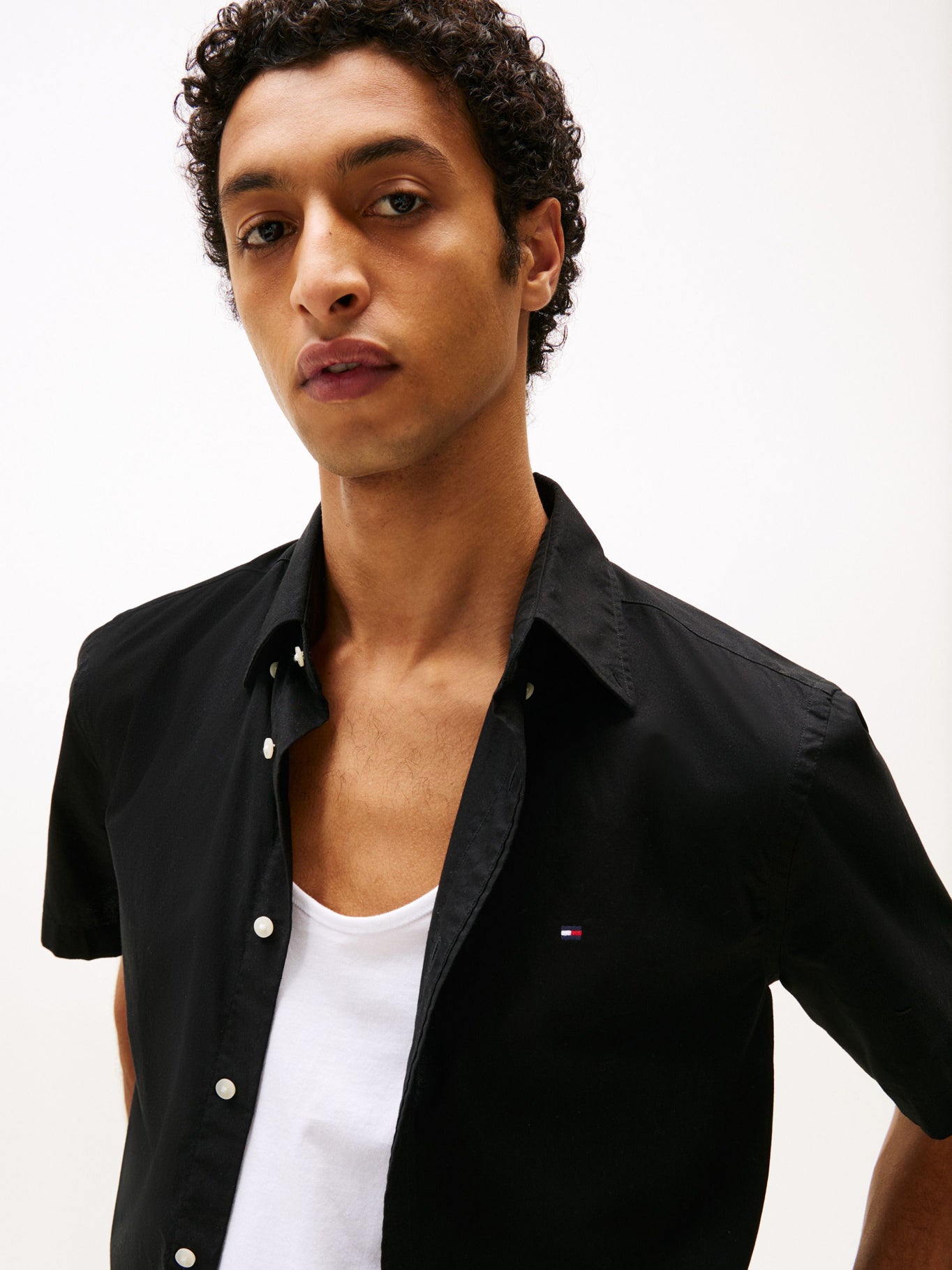 Camisa Tommy Hilfiger Mangas Cortas Lisa Para Caballeros by Tommy Hilfiger