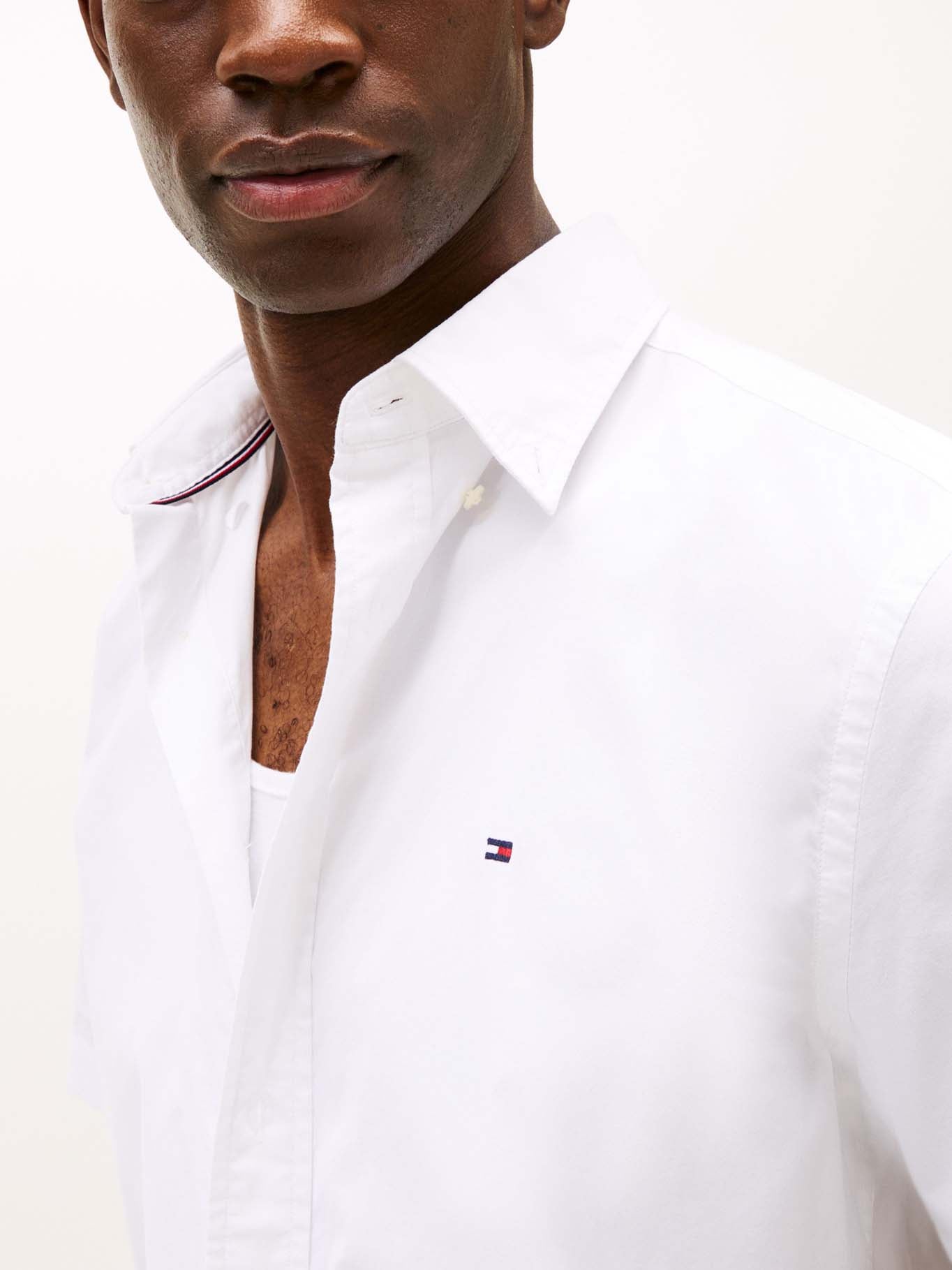 Camisa Tommy Hilfiger Mangas Cortas Lisa Para Caballeros by Tommy Hilfiger