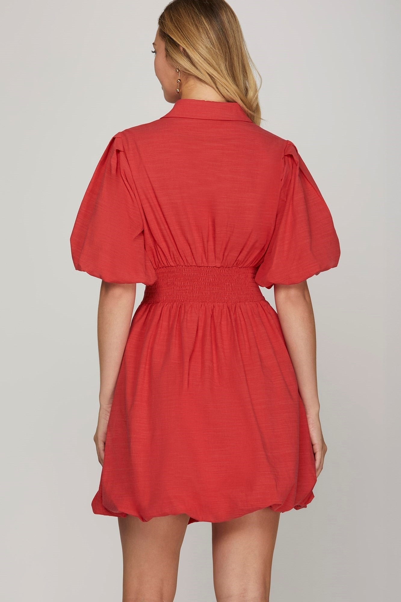 Vestido She + Sky Mangas Cortas Liso Corto para Damas – vista 2