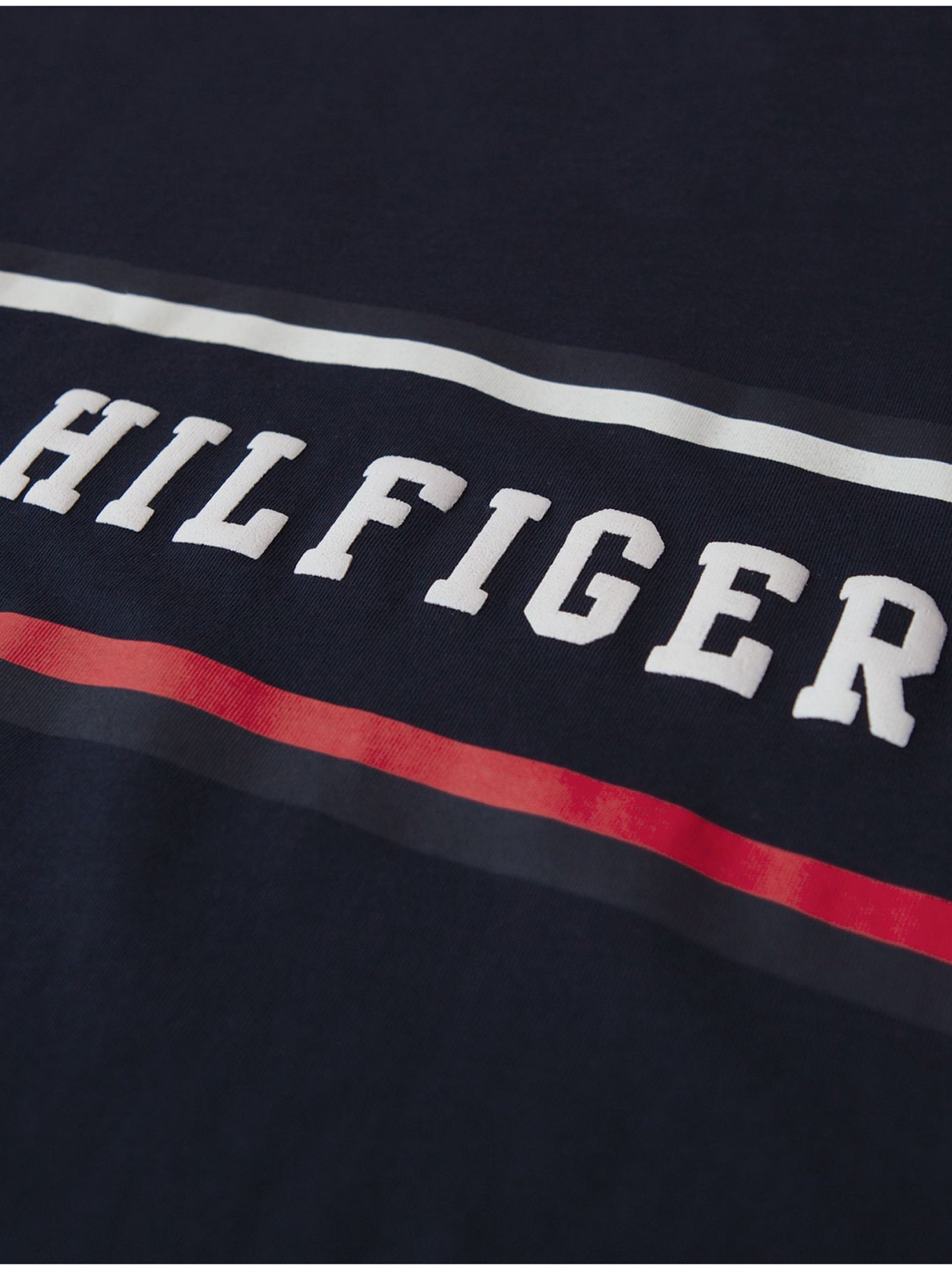 Camiseta Tommy Hilfiger Mangas Largas Estampada P/ Niños by Tommy Hilfiger
