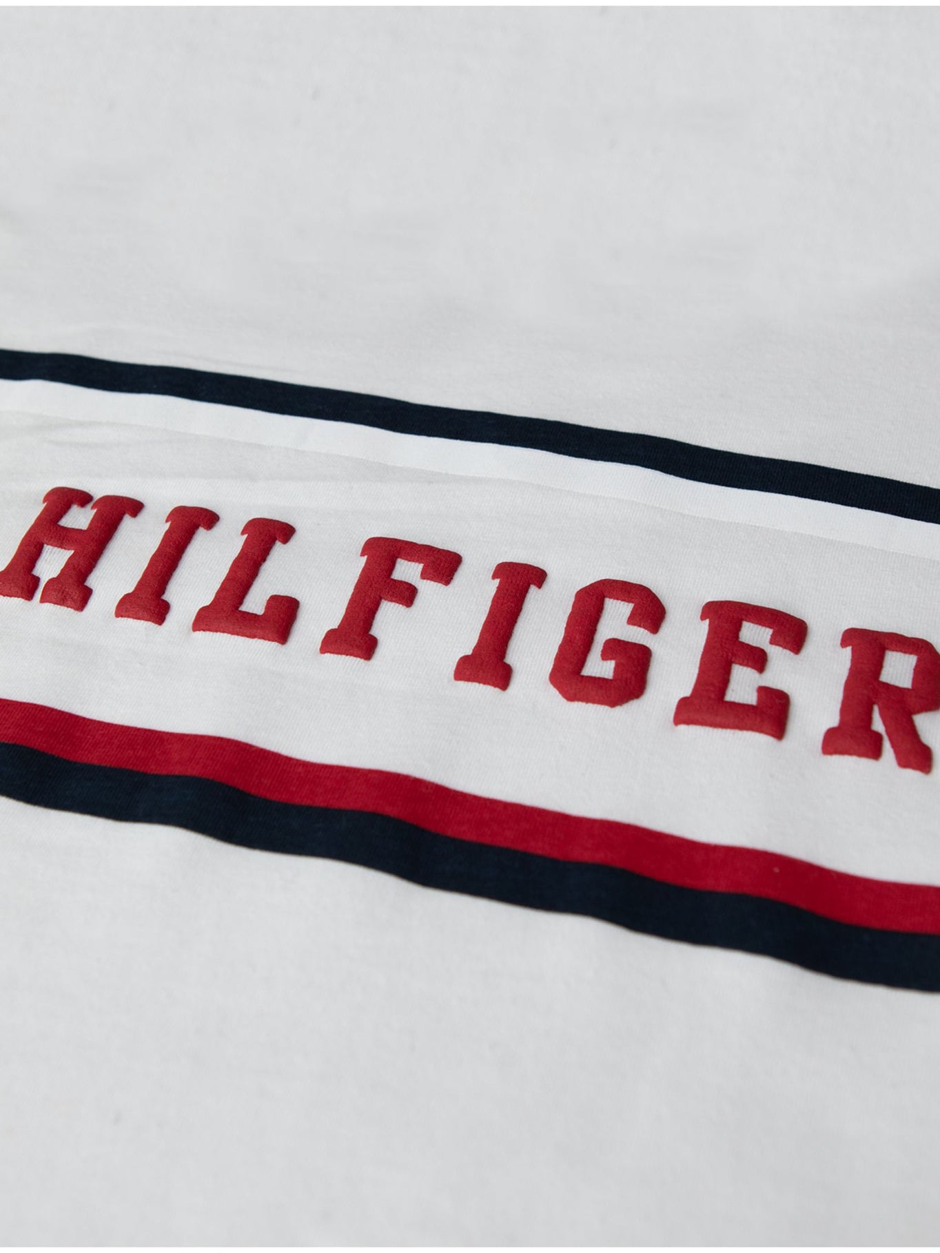 Camiseta Tommy Hilfiger Mangas Largas Estampada P/ Niños by Tommy Hilfiger