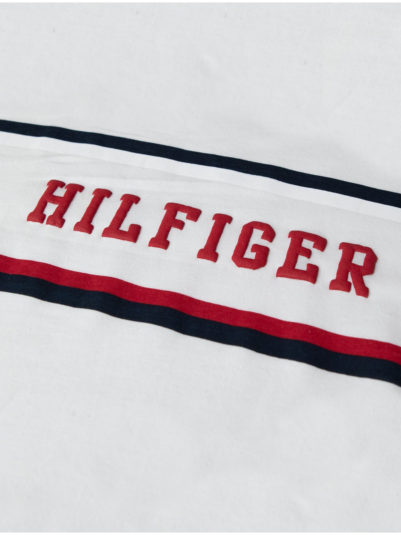 Camiseta Tommy Hilfiger Mangas Largas Estampada P/ Niños by Tommy Hilfiger