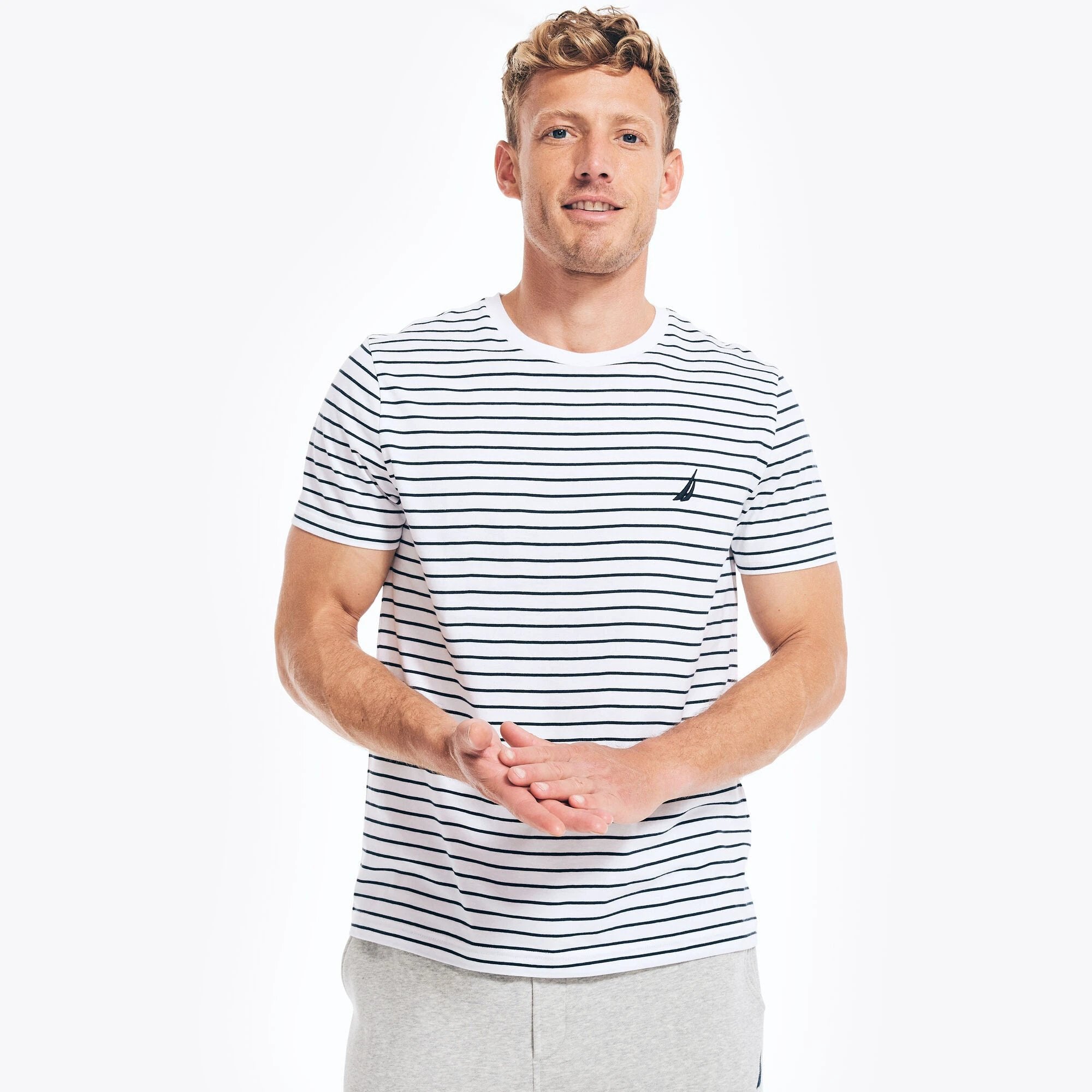 Camiseta Nautica Mangas Cortas Rayas P/ Caballeros VR0100-1BW by Nautica