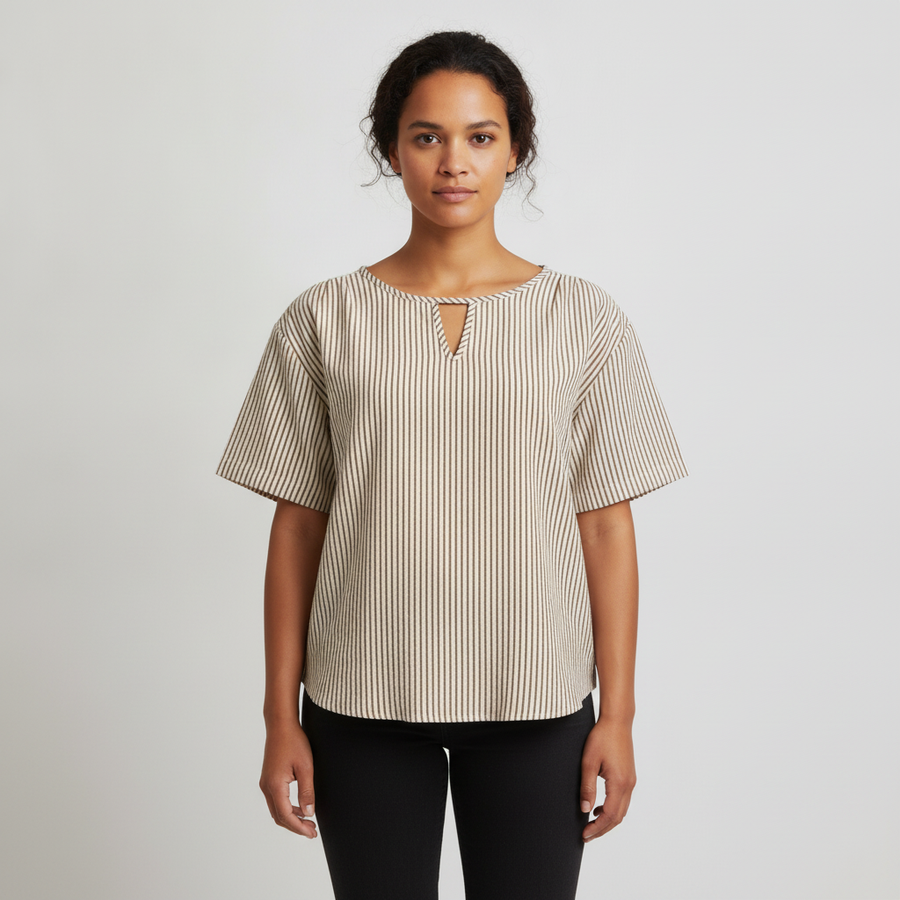 Blusa Sofia S Mangas Cortas Rayas para Damas con modelo (AI)