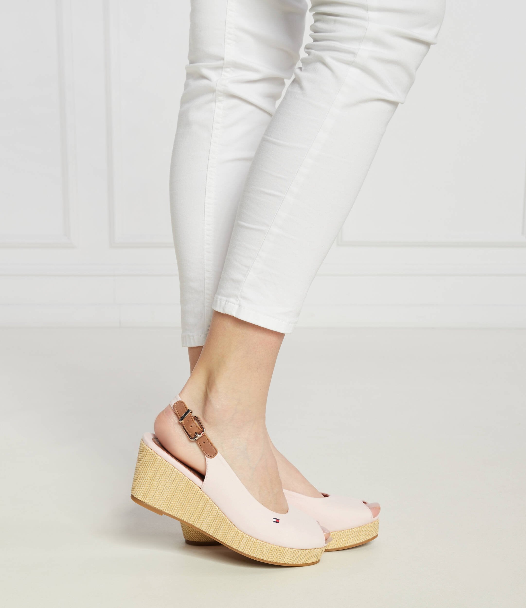 Sandalias Tommy Hilfiger P/ Damas by Tommy Hilfiger
