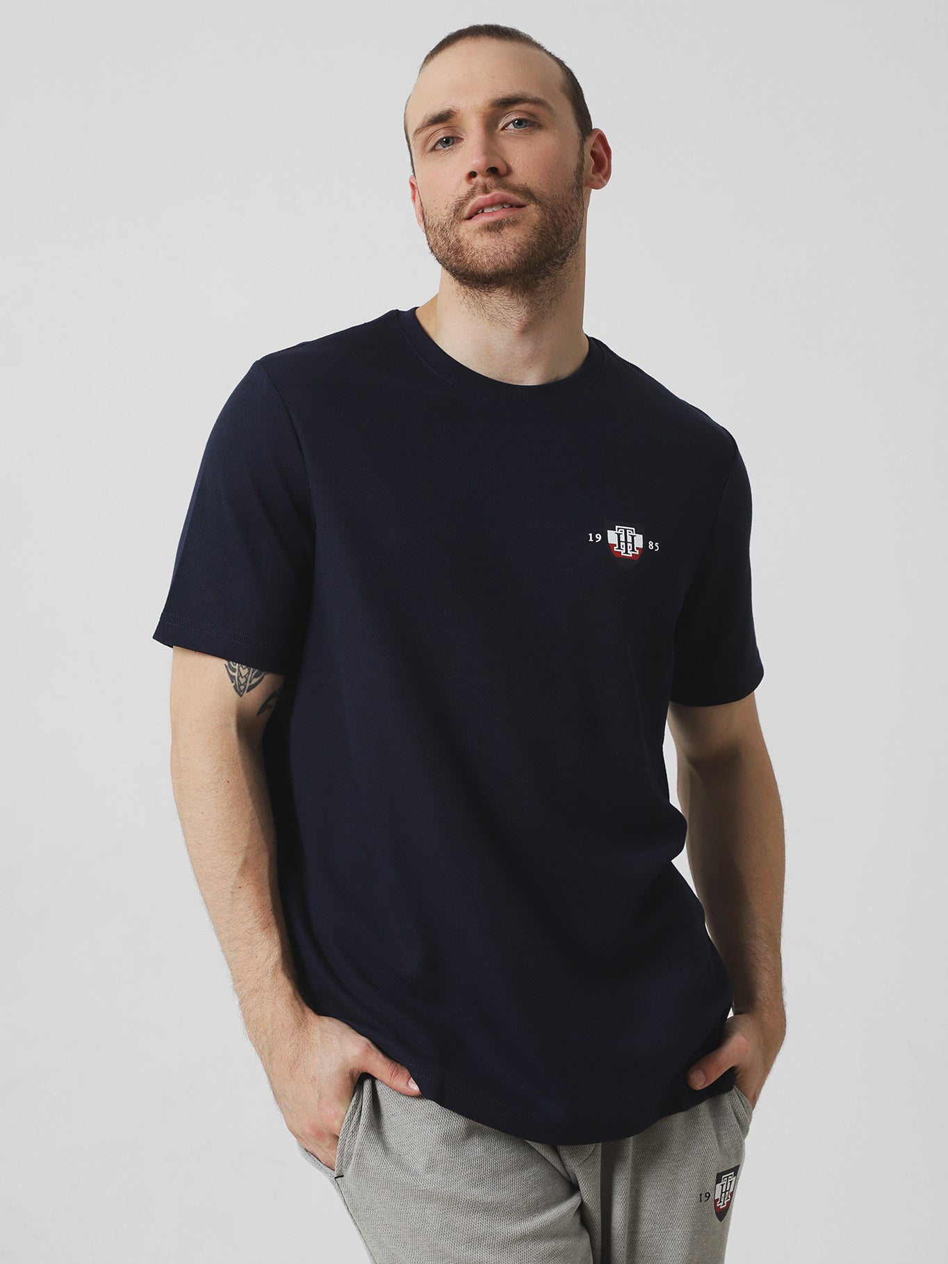 camiseta-tommy-hilfiger-manga-corta-liso-p-caballe-2