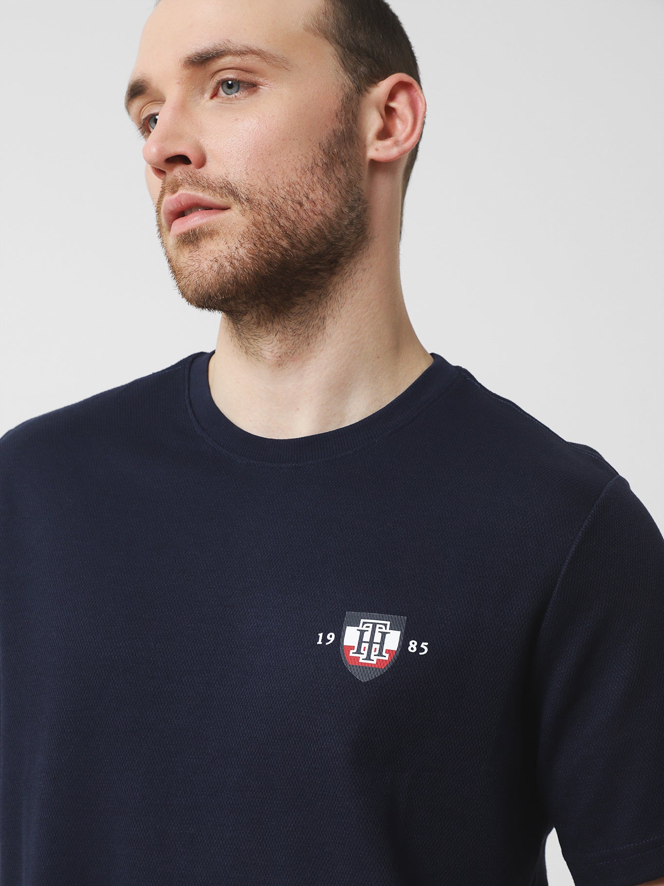 camiseta-tommy-hilfiger-manga-corta-liso-p-caballe-2