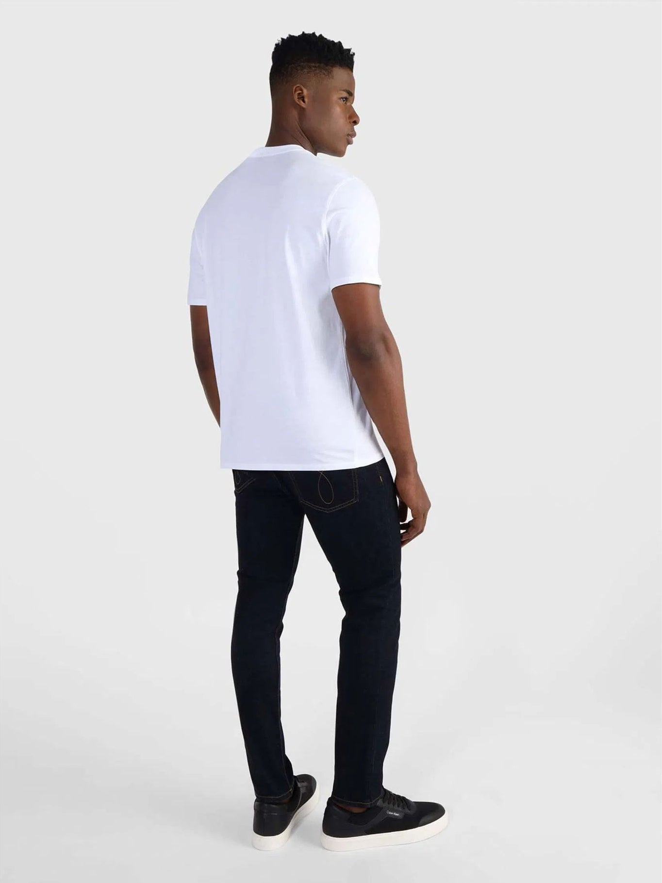 camiseta-calvin-klein-manga-corta-liso-p-caballer-9