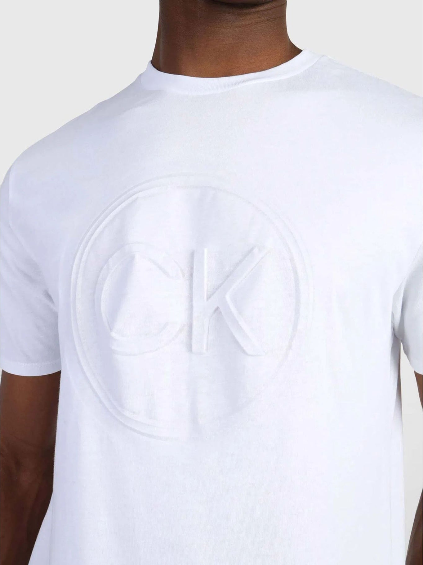 camiseta-calvin-klein-manga-corta-liso-p-caballer-9