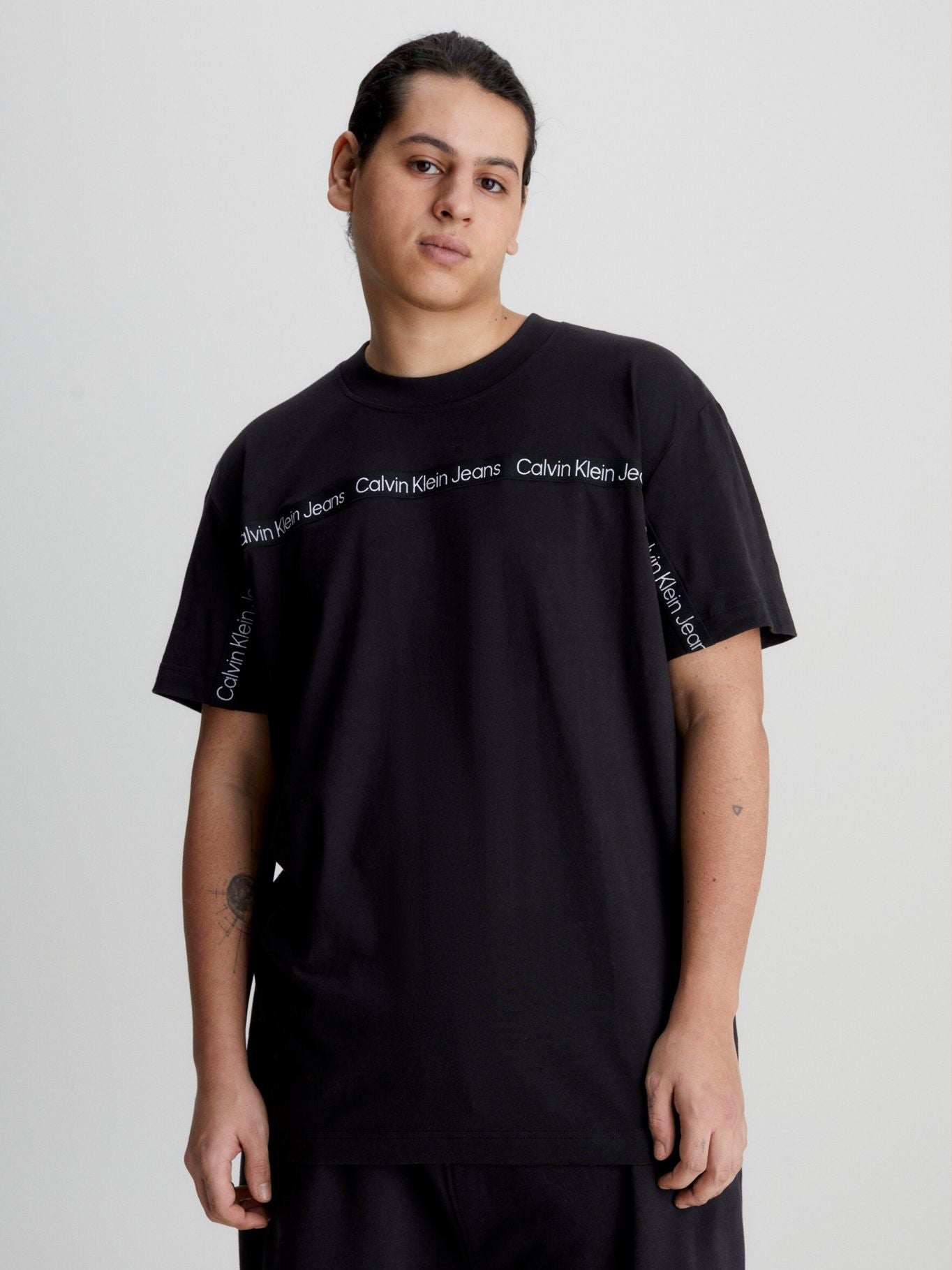 camiseta-calvin-klein-manga-corta-liso-p-caballer-1