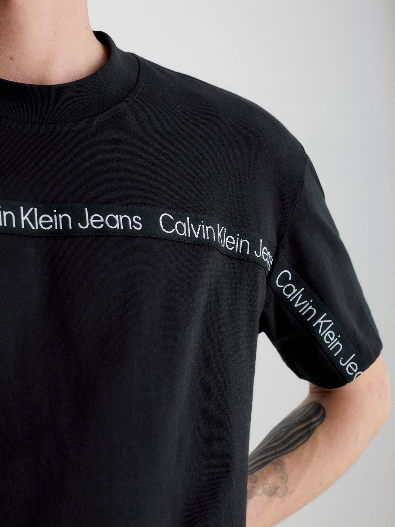 camiseta-calvin-klein-manga-corta-liso-p-caballer-1