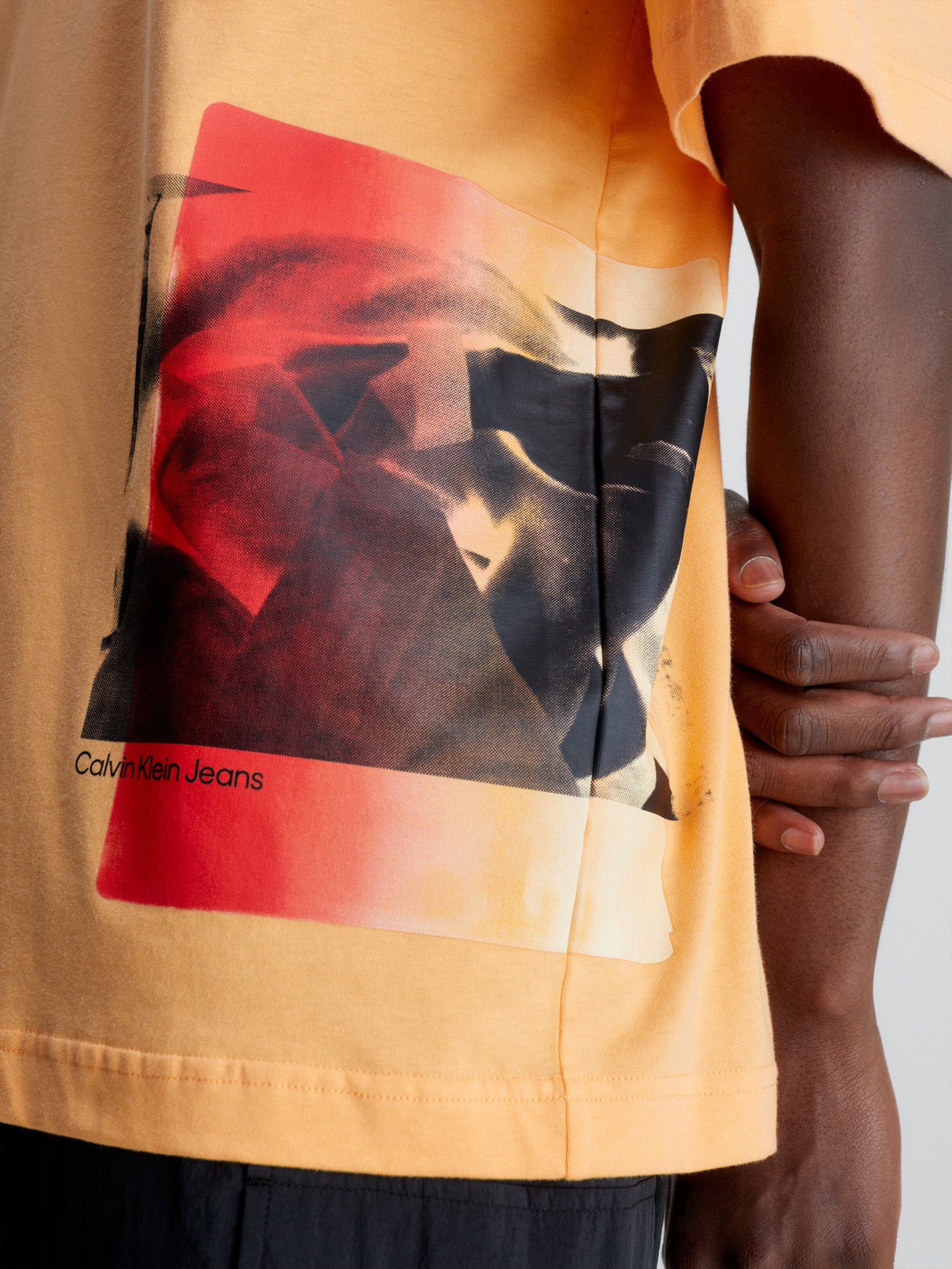 camiseta-calvin-klein-manga-corta-estampado-p-cab-2