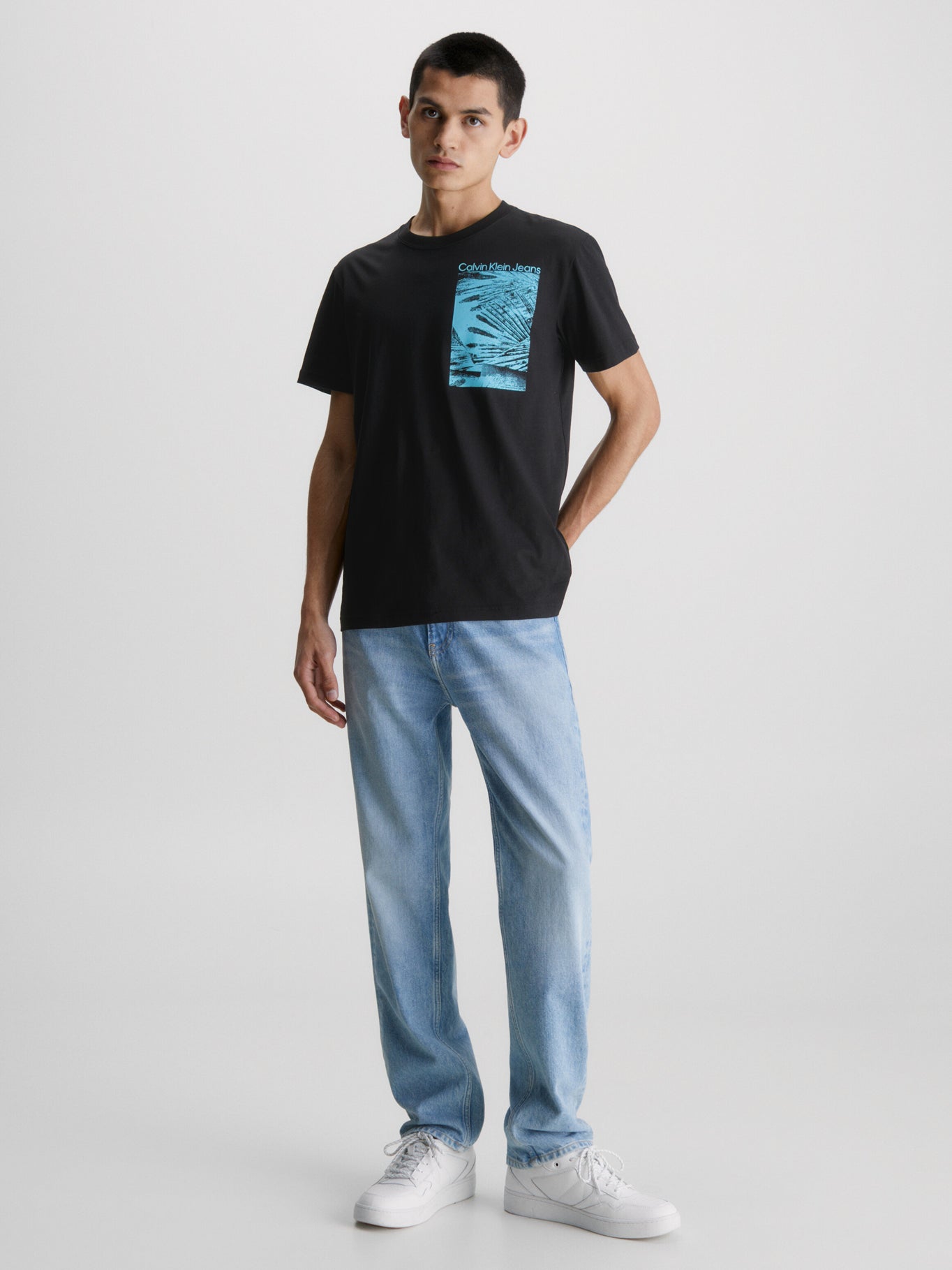 camiseta-calvin-klein-manga-corta-estampada-p-cab-6