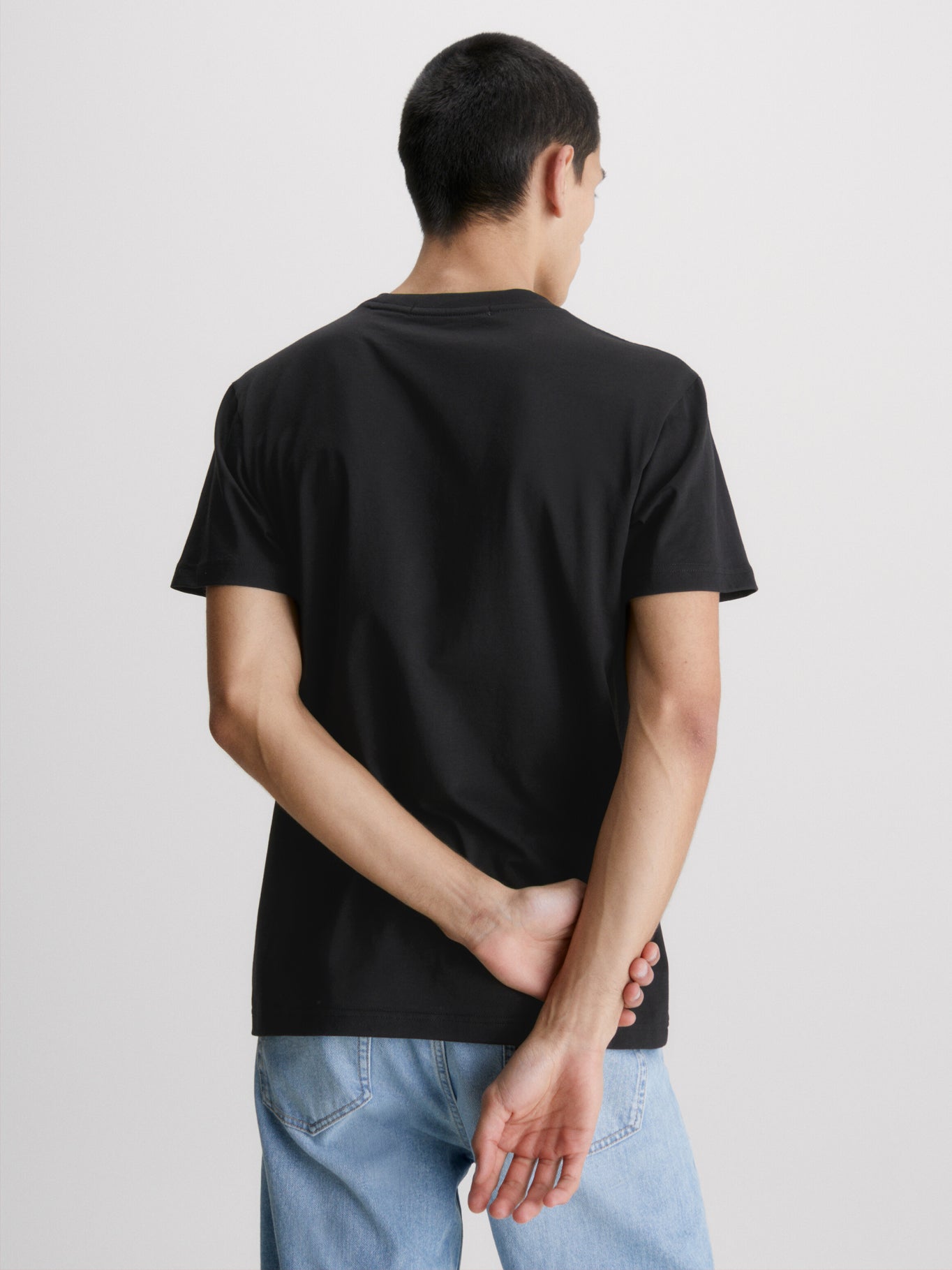 camiseta-calvin-klein-manga-corta-estampada-p-cab-6