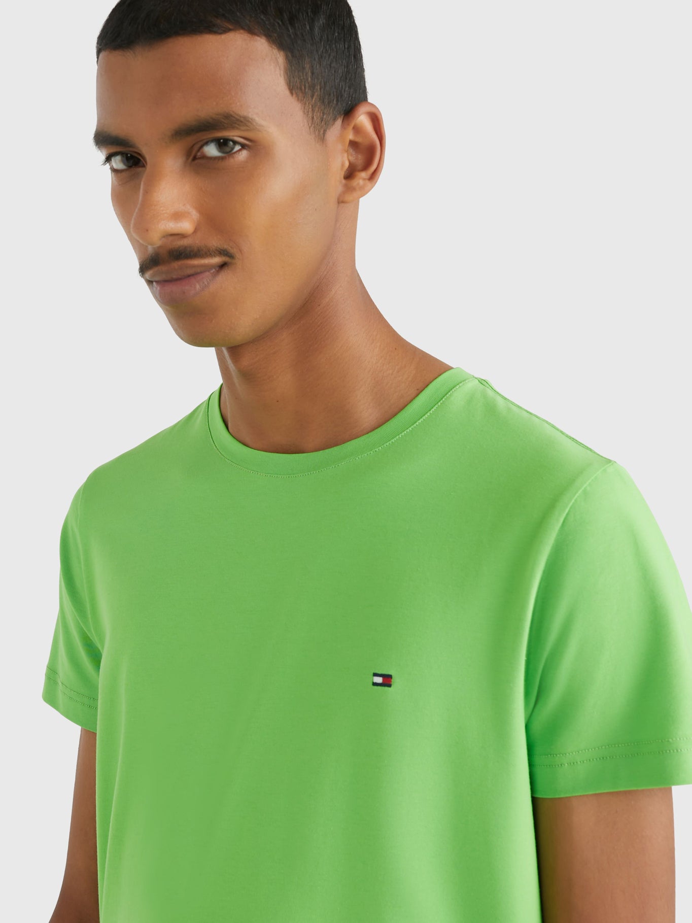 camiseta-tommy-hilfiger-manga-corta-liso-p-caball