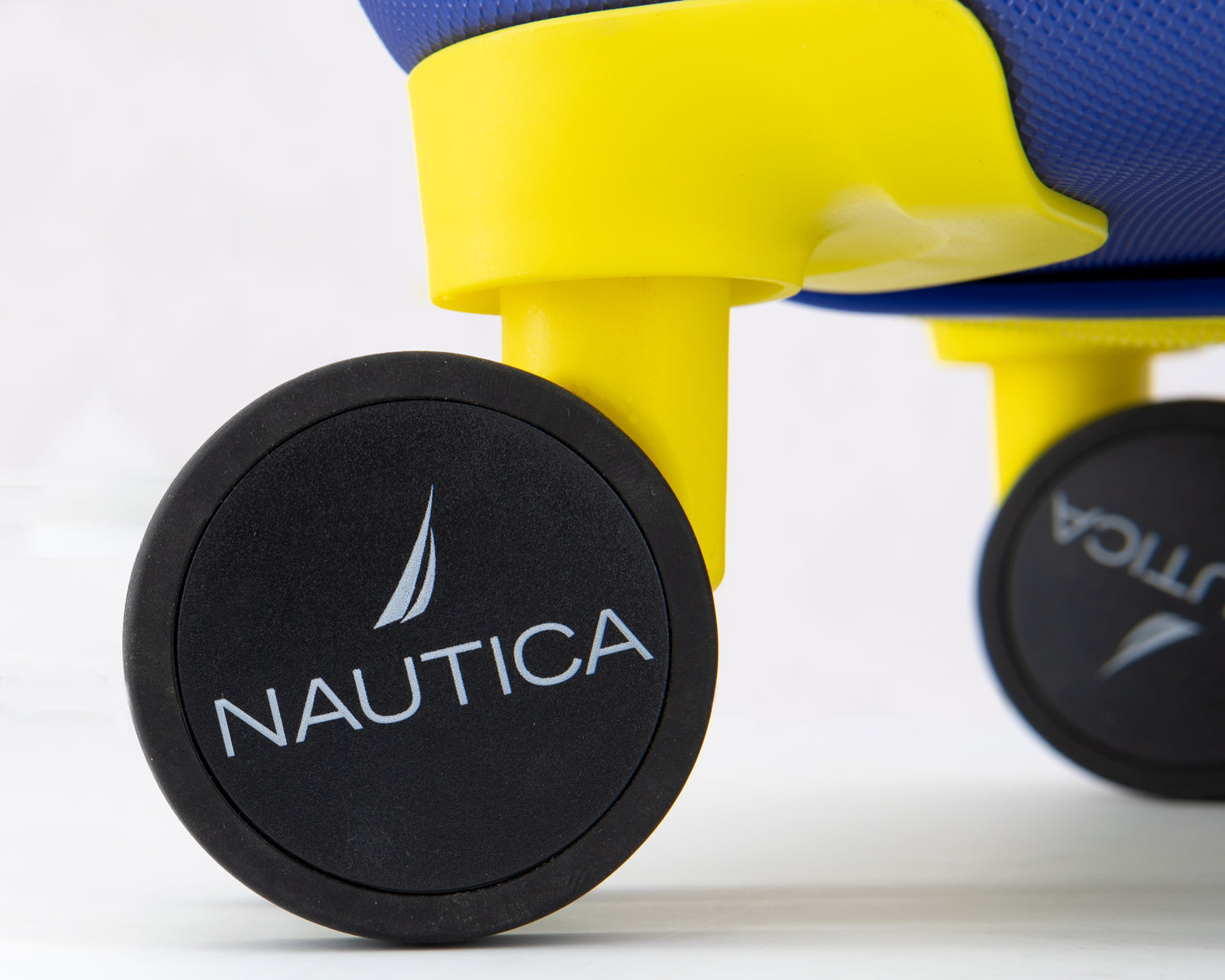 maleta-de-viaje-nautica-con-ruedas-1